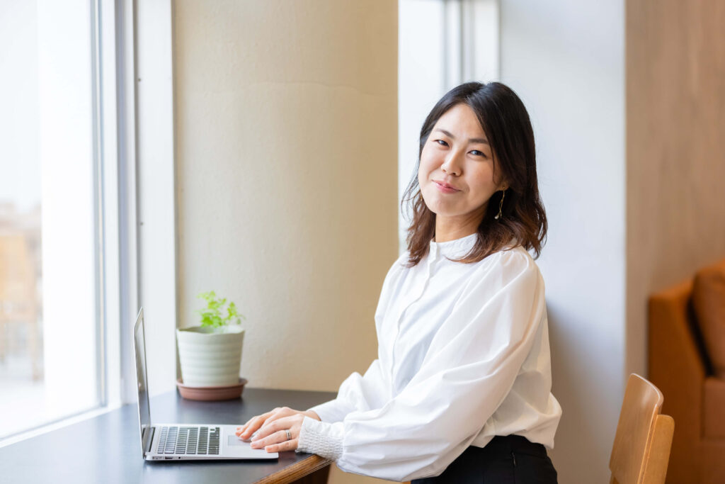 ジャーナリングで育児/家事/仕事を両立 子育てに疲れたら試してほしい書く瞑想 小保根亜美|Home