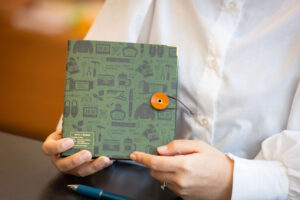 ジャーナリングで育児/家事/仕事を両立 子育てに疲れたら試してほしい書く瞑想 小保根亜美|Home